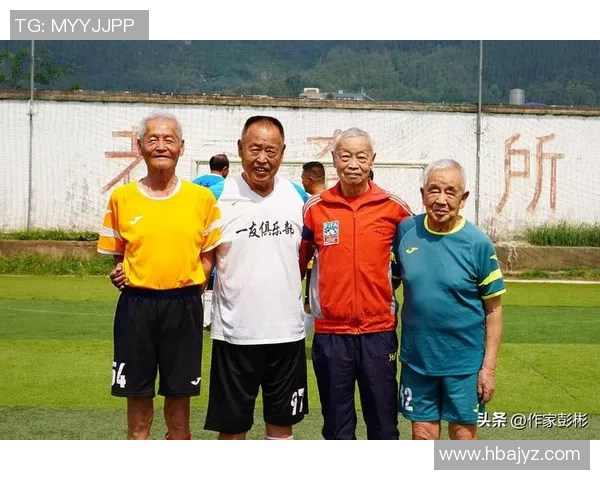 绿茵岁月辉映荣耀时刻足球巨星奋战瞬间纪实写真