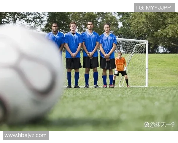 足球巨星携手儿女亮相家庭生活大公开展现温馨与亲情